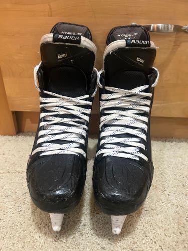 Bauer Vapor Hyperlite Hockey Skates Regular Width Pro Stock 8 (Used)