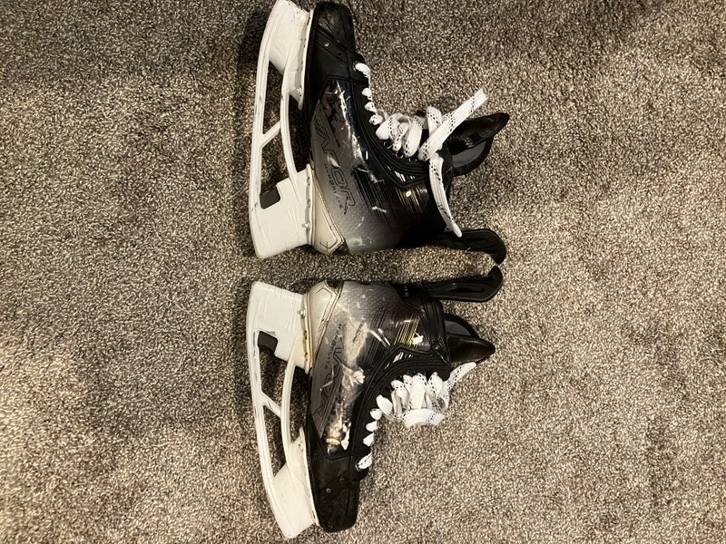 2023 Bauer Vapor Hyperlite 2 Hockey Skates Regular Width 7 (Used)