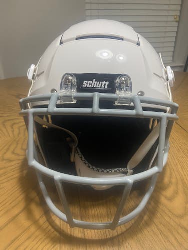 Medium Youth Schutt F7 Helmet (Used)