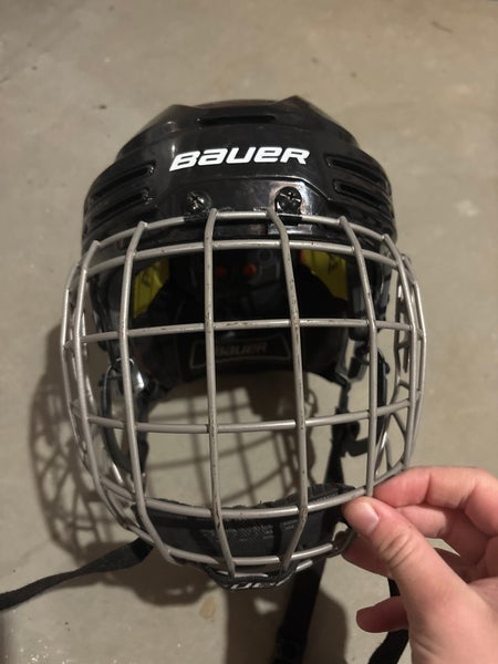 Medium Bauer Re-Akt 150 Helmet (Used)