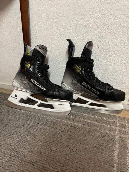 Bauer Vapor Hyperlite 2 Hockey Skates Senior 8.5 Fit 3 with Fly-X Steel(Used)