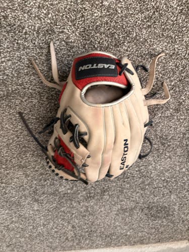 Easton Tournament elite RH Infield Baseball Glove 11.5" (Used)