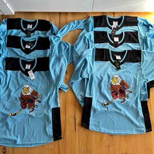 New Never worn practice / scrimmage / tournament jerseys U11 / U12 Pee Wee hockey