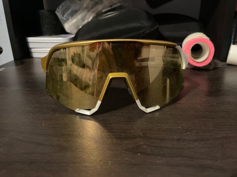 Unisex One Size Fits All 100% Sunglasses (Used)