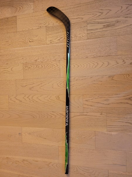 Intermediate Bauer GREEN !! Vapor FlyLite Right Handed Hockey Stick P28 Pro Stock (New)