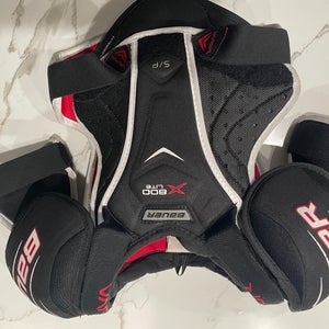 Men's Small Junior Bauer Vapor X800 Lite Shoulder Pads (Used)