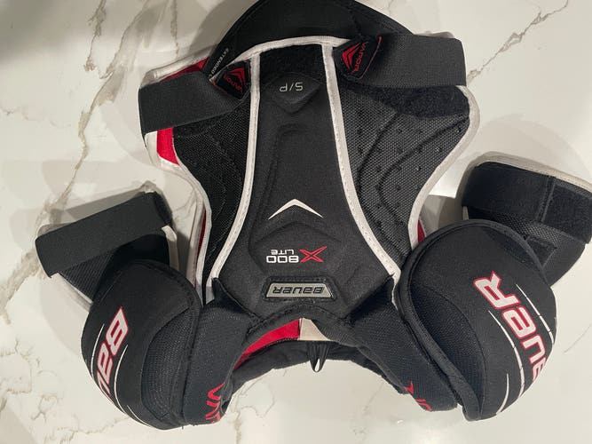 Men's Small Junior Bauer Vapor X800 Lite Shoulder Pads (Used)