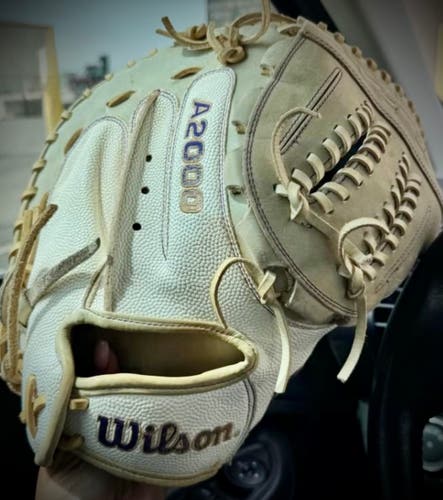 2023 Wilson A2000 RH Catcher's Softball Glove 12.5" (Used)