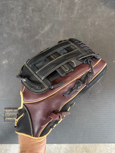 Mizuno RH Outfield Baseball Glove 13" (Used)