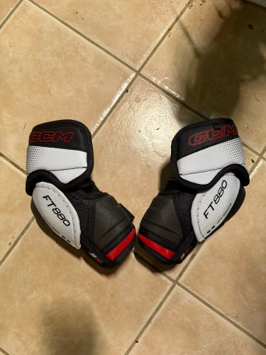 Senior Medium CCM FT880 Elbow Pads (Used)