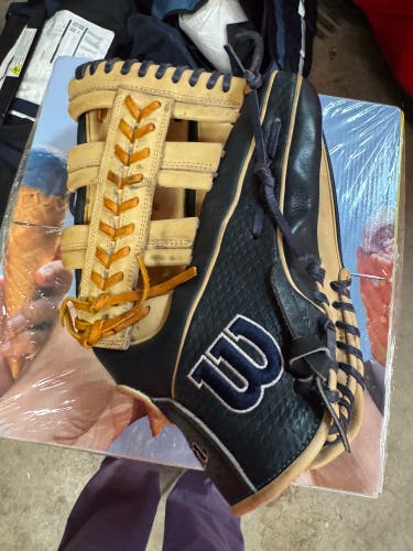 2024 Wilson A2000 RH Outfield Baseball Glove 12.75" (Used)