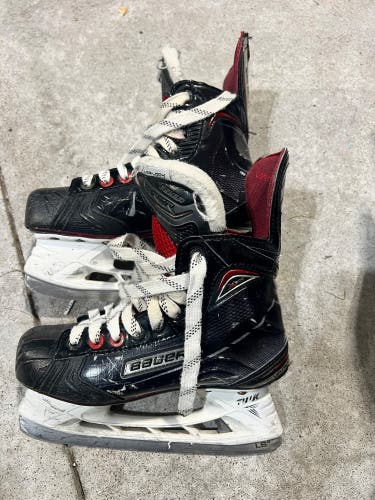 Bauer Vapor X Hockey Skates Size 2.5 (Used)