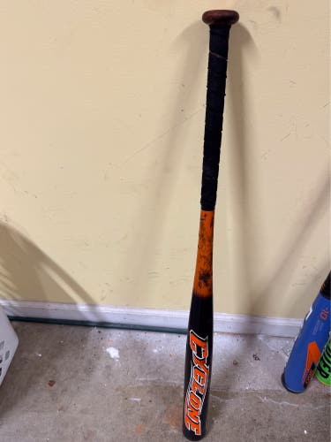 Easton Cyclone Alloy Bat (-7) 26 oz 33" (Used)