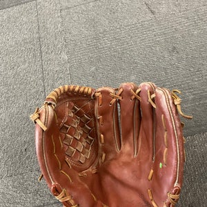 Used Wilson SIGNATURE MODEL BB/SB Glove RH Throw Brown 13" 11614-S000223391