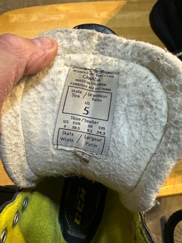 CCM Tacks 5092 Hockey Skates Regular Width Size 5 (Used)