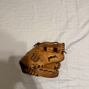 Wilson A2000 RH Infield Baseball Glove 11.5" (Used)