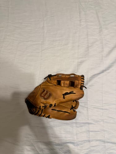 Wilson A2000 RH Infield Baseball Glove 11.5" (Used)