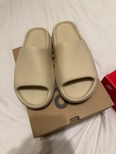Men's Size M 12.0 Yeezy Slides