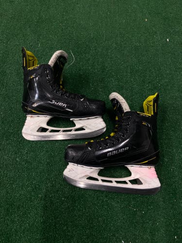 Intermediate Bauer Supreme M4 Hockey Skates Size 5.5 (Used)