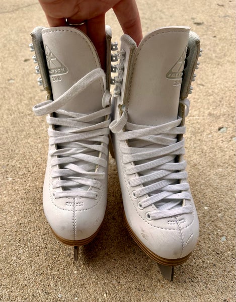 Jackson Ultima Figure Skates B Adult 4 (Used)
