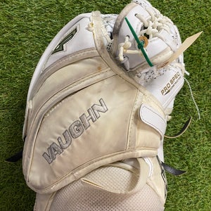 White Senior Vaughn Velocity V9 XP 70 Degree Pro Carbon Goalie Gloves & Blockers Regular (Used)