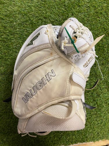 White Senior Vaughn Velocity V9 XP 70 Degree Pro Carbon Goalie Gloves & Blockers Regular (Used)