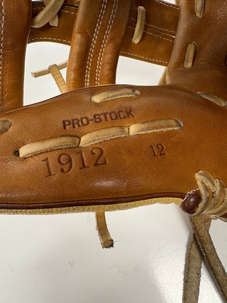 Wilson A2000 RH Infield Baseball Glove 12" (Used)