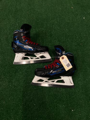 Junior Bauer GSX Hockey Goalie Skates Regular Width Size 2 (Used)