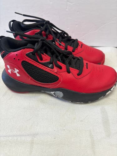 Red Unisex 4.5Y (Big Kids / Youth) Youth Under Armour Shoes (Used)