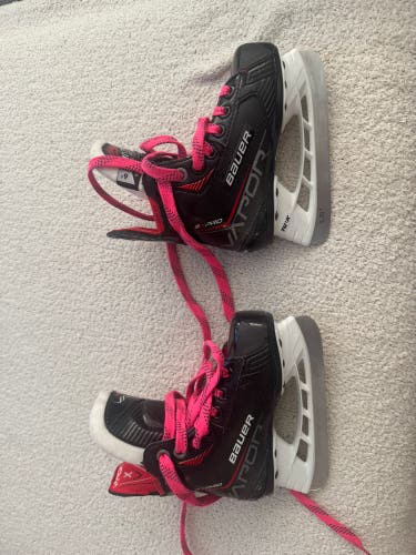 2024 Bauer Vapor 3X Pro Hockey Skates Regular Width 9 (New)