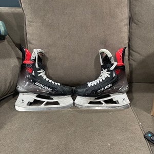 2023 Bauer Vapor 5x pro Hockey Skates Regular Width 6.5 (Used) Fit 2