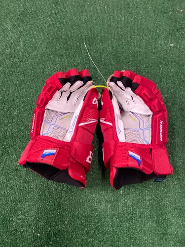 Red Senior Bauer Vapor Flylite Gloves 14" (New)