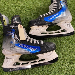 Senior Bauer Vapor Hyperlite 2 Hockey Skates Regular Width Pro Stock 10 (Used)