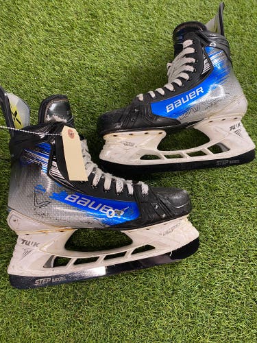 Senior Bauer Vapor Hyperlite 2 Hockey Skates Regular Width Pro Stock 10 (Used)
