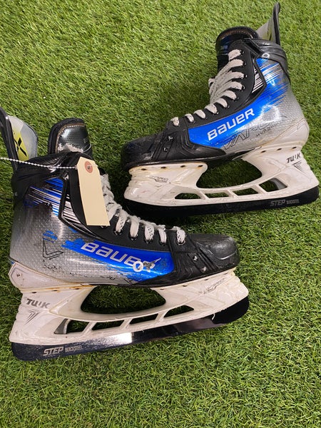 Senior Bauer Vapor Hyperlite 2 Hockey Skates Regular Width Pro Stock 10 (Used)