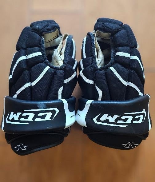 Senior CCM Vector 2.0 Hockey Gloves 14" (Used)