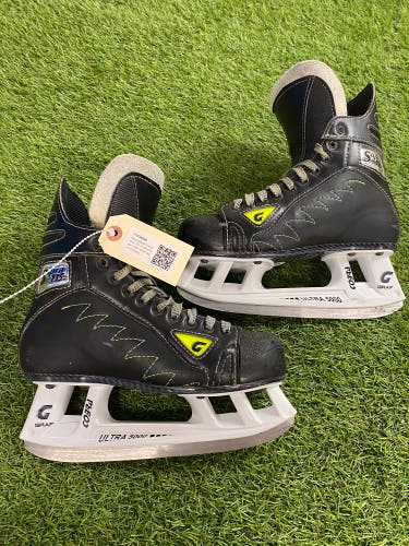 Intermediate Graf Supra 735 Hockey Skates Wide Width Size 5.5 (Used)