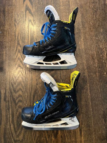 2022 Bauer Supreme M4 Hockey Skates Regular Width 7 (Used)