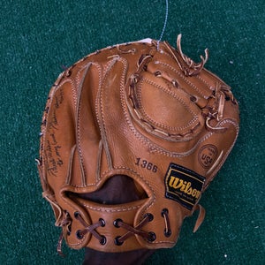 Wilson A2403 RH Catcher's Baseball Glove | 32"