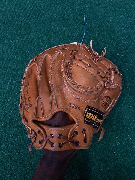 Wilson A2403 RH Catcher's Baseball Glove | 32"