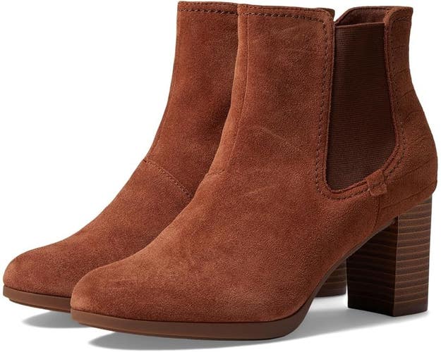 Clarks Bayla Rose Boots Women's US 9 Brown Suede Block Heel Ankle Bootie TZP181