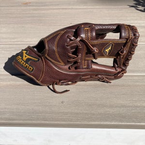 Mizuno RH Infield Pro Baseball Glove 12" (Used)
