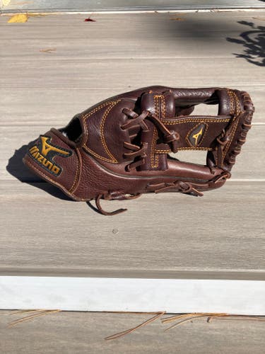Mizuno RH Infield Pro Baseball Glove 12" (Used)