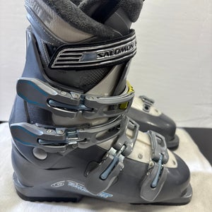 Mondo 25 & 25.5 Women's Salomon Ski Boots (Used)