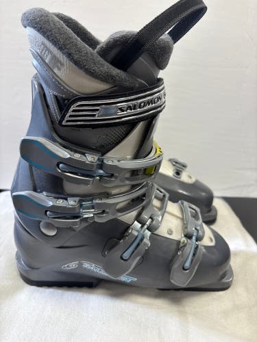 Mondo 25 & 25.5 Women's Salomon Ski Boots (Used)