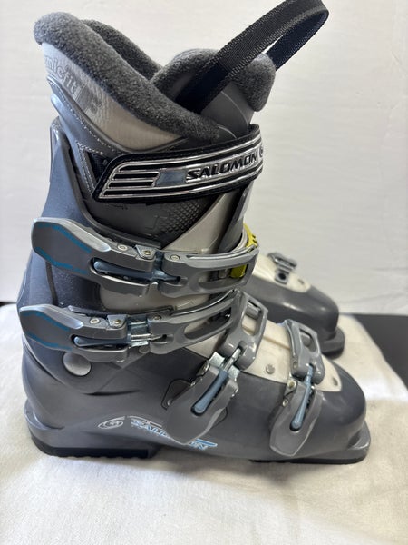 Mondo 25 & 25.5 Women's Salomon Ski Boots (Used)