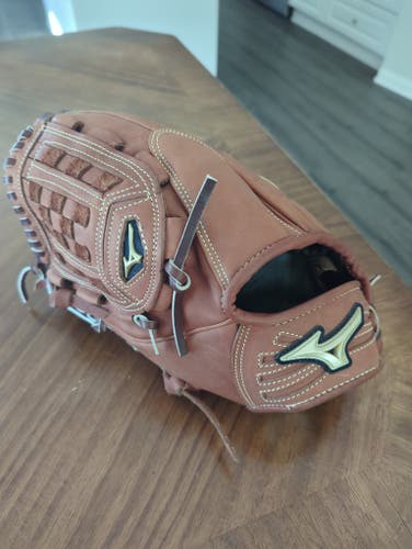 Pitcher's LH Mizuno Global Elite Baseball Glove 12" (New)