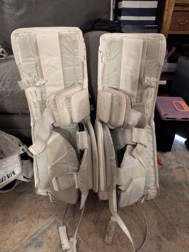 2022 28" CCM Eflex 5 Goalie Leg Pads (Used)