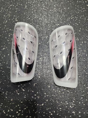 Used Nike MERUCIRAL LITE Soccer Shin Guards Youth Black SM 11849-S000032911