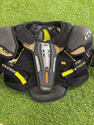 Large Senior CCM AS-V Shoulder Pads (Used)